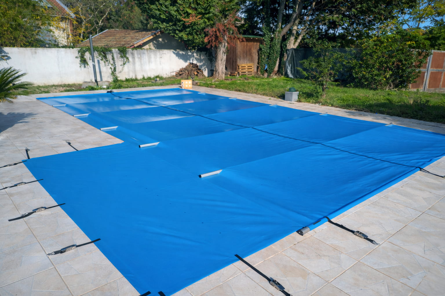 Pose couverture volet roulant piscine Gironde — Eco Pool 33